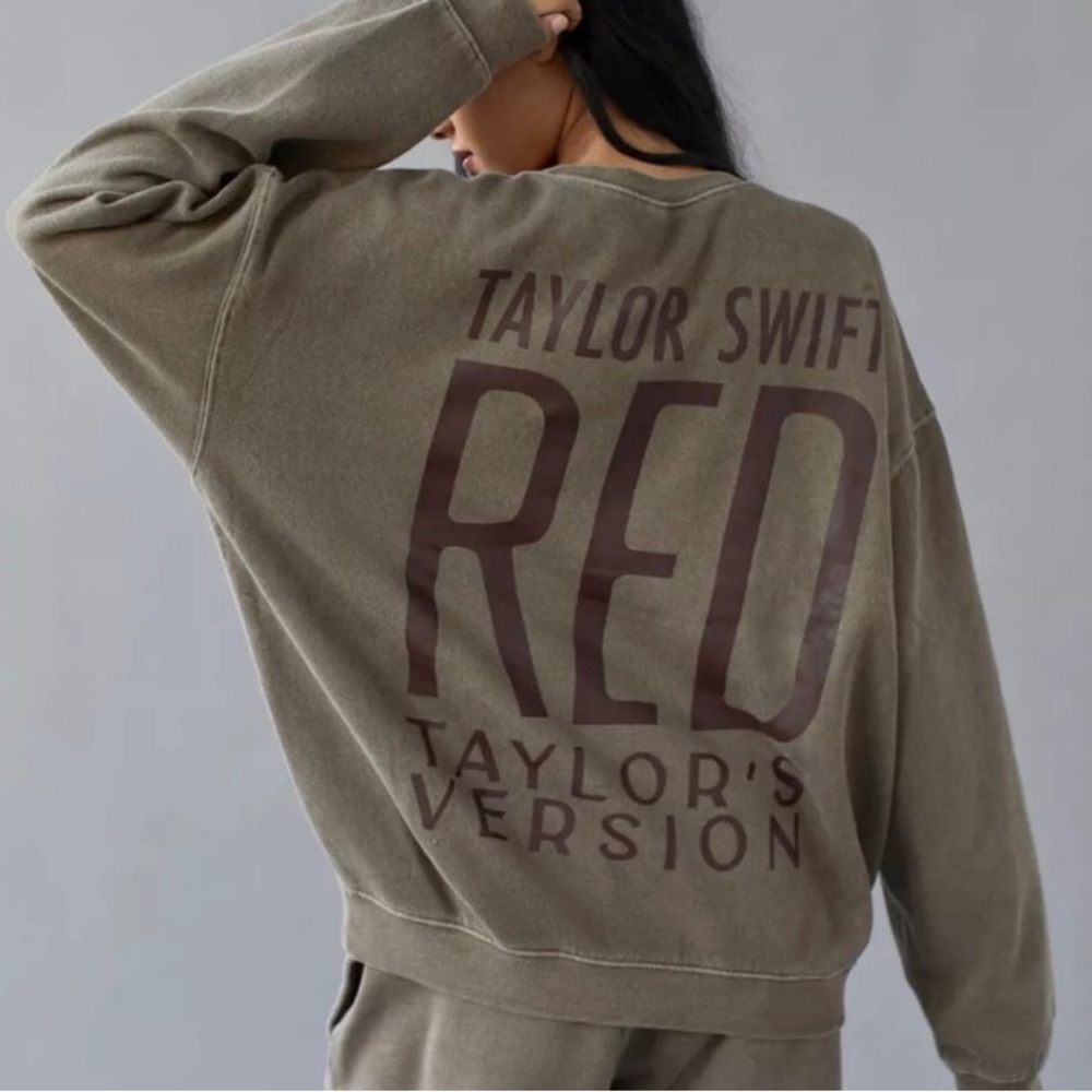 Red (Taylor's Version) UO Exclusive Taylor Swift Oversized Sweatshirt